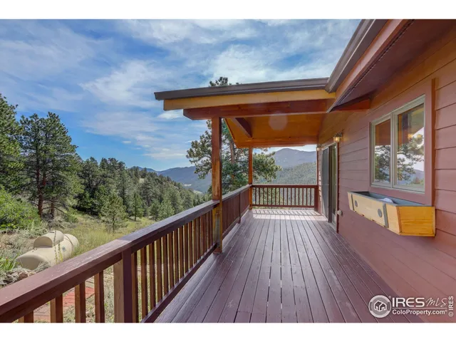 $840,500 | 575 Bulwark Ridge Drive, Glen Haven, CO 80532