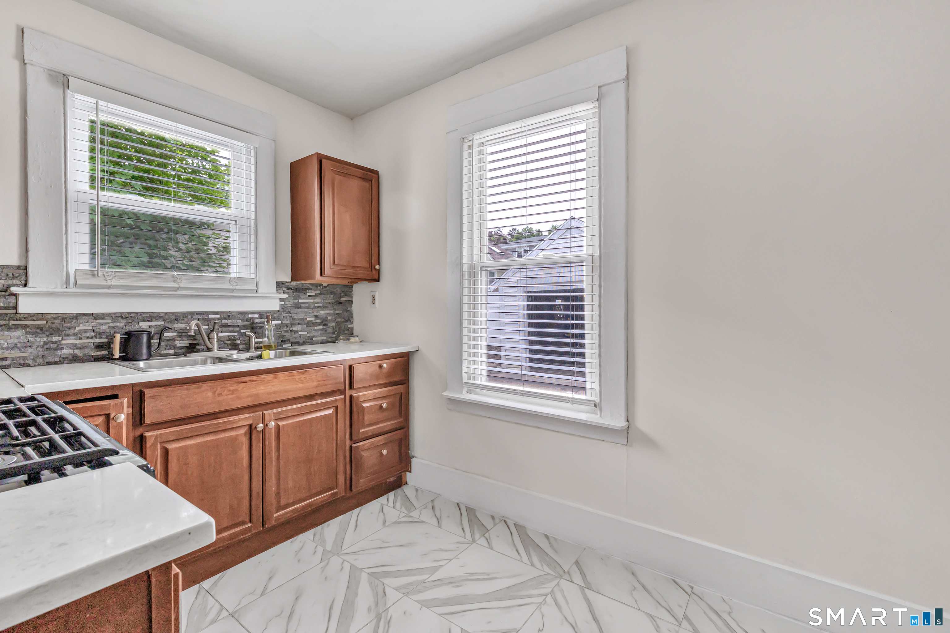 12 Violet Street Hamden, CT 06517 - Photo 10 of 39
