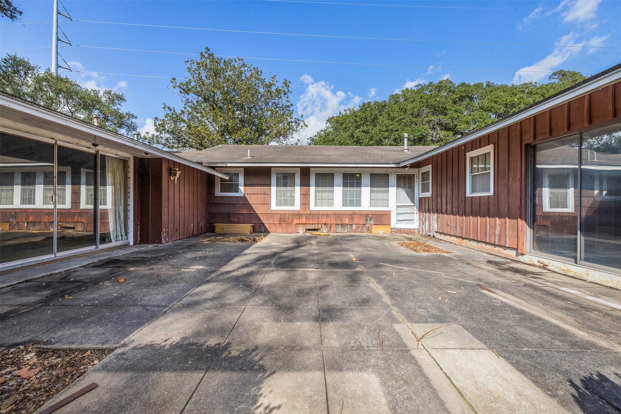 323 Harbert Street Columbus, TX 78934 - Photo 21 of 27