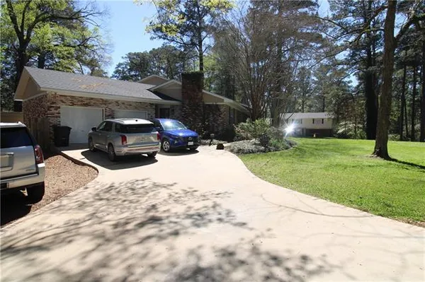 $424,900 | 216 Iris Park Drive, Pineville, LA 71360