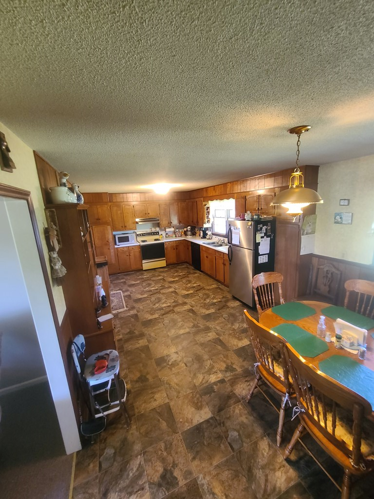 172 Petty Road Galax, VA 24333 - Photo 17 of 36 Gallery Image 17