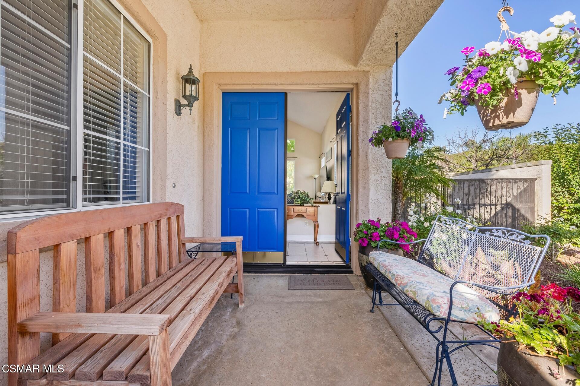 1902 Winterdew Avenue Simi Valley, CA 93065 - Photo 3 of 20 1902_WinterdewAve_25_1920px