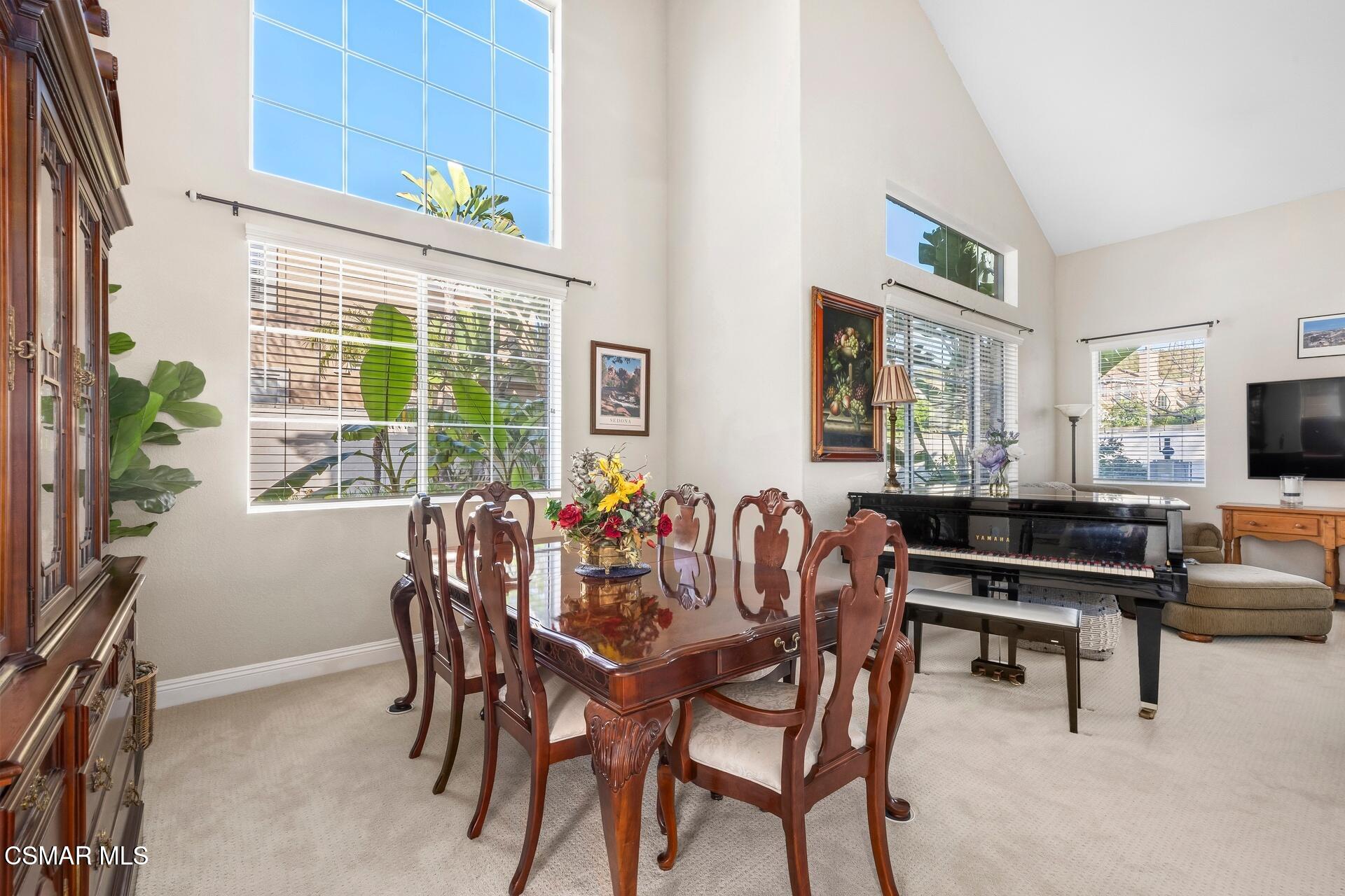 1902 Winterdew Avenue Simi Valley, CA 93065 - Photo 6 of 20 1902_WinterdewAve_04_1920px