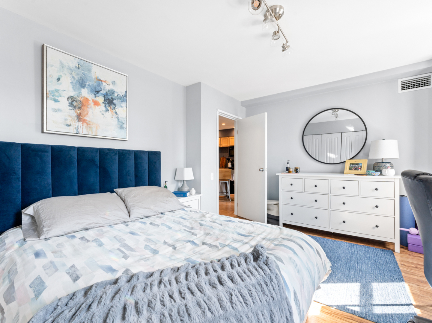 40 East 9th Street, Unit 1502 Chicago, IL 60605 - Photo 16 of 36 a bedroom with a bed a mirror and a dresser