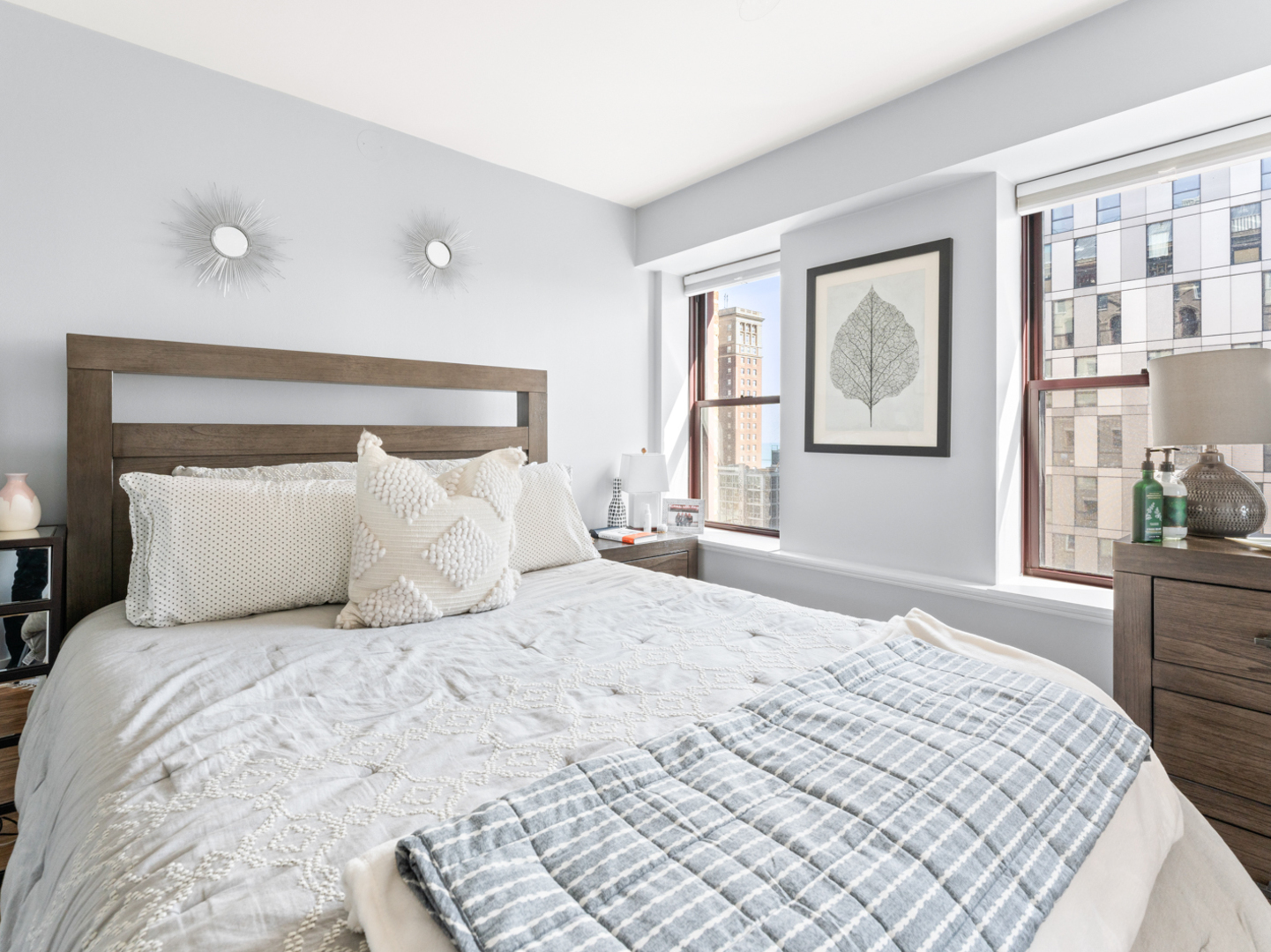 40 East 9th Street, Unit 1502 Chicago, IL 60605 - Photo 19 of 36 a bedroom with a large bed and a window