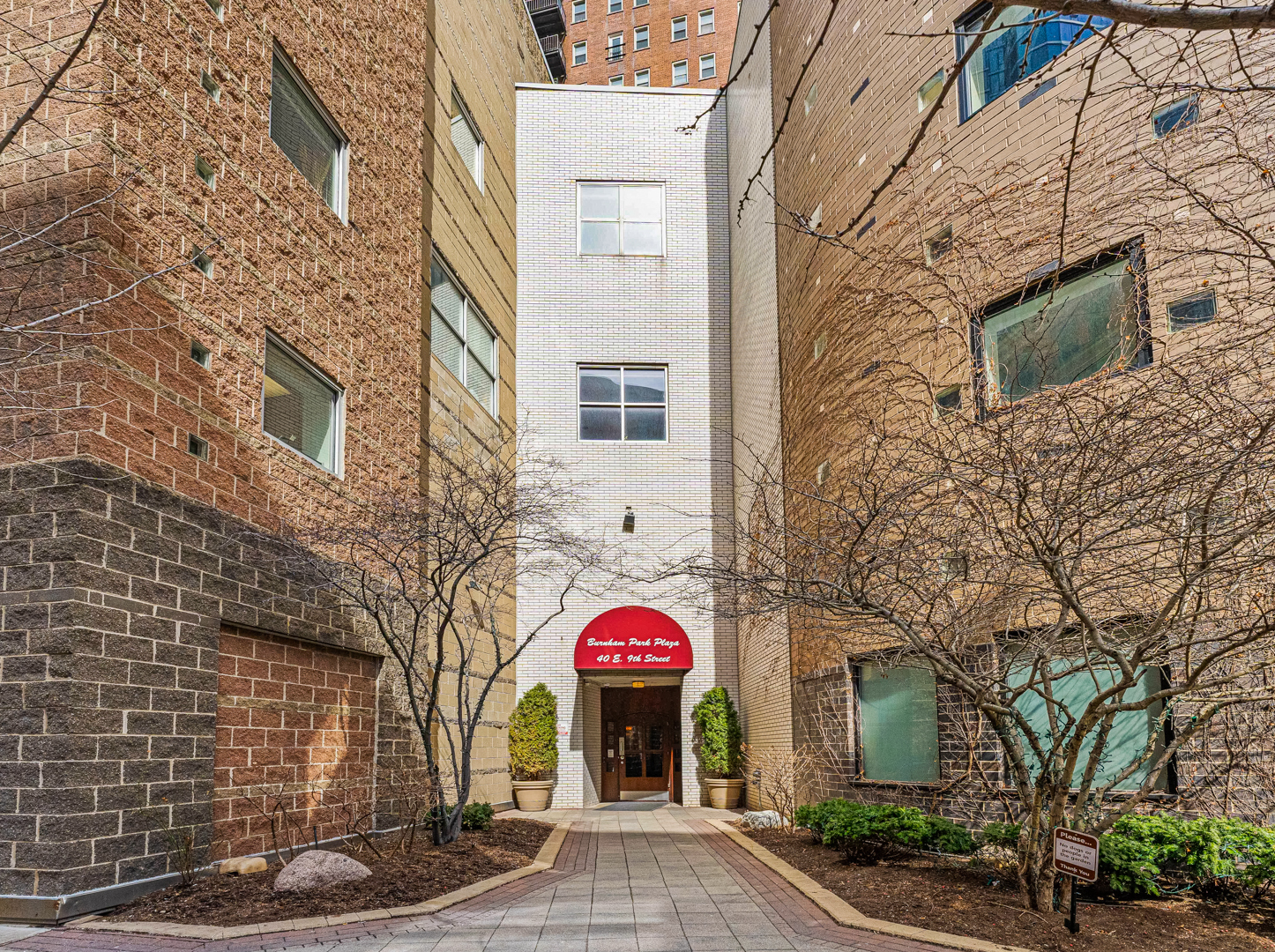 40 East 9th Street, Unit 1502 Chicago, IL 60605 - Photo 2 of 36 a view of a brick building with many windows