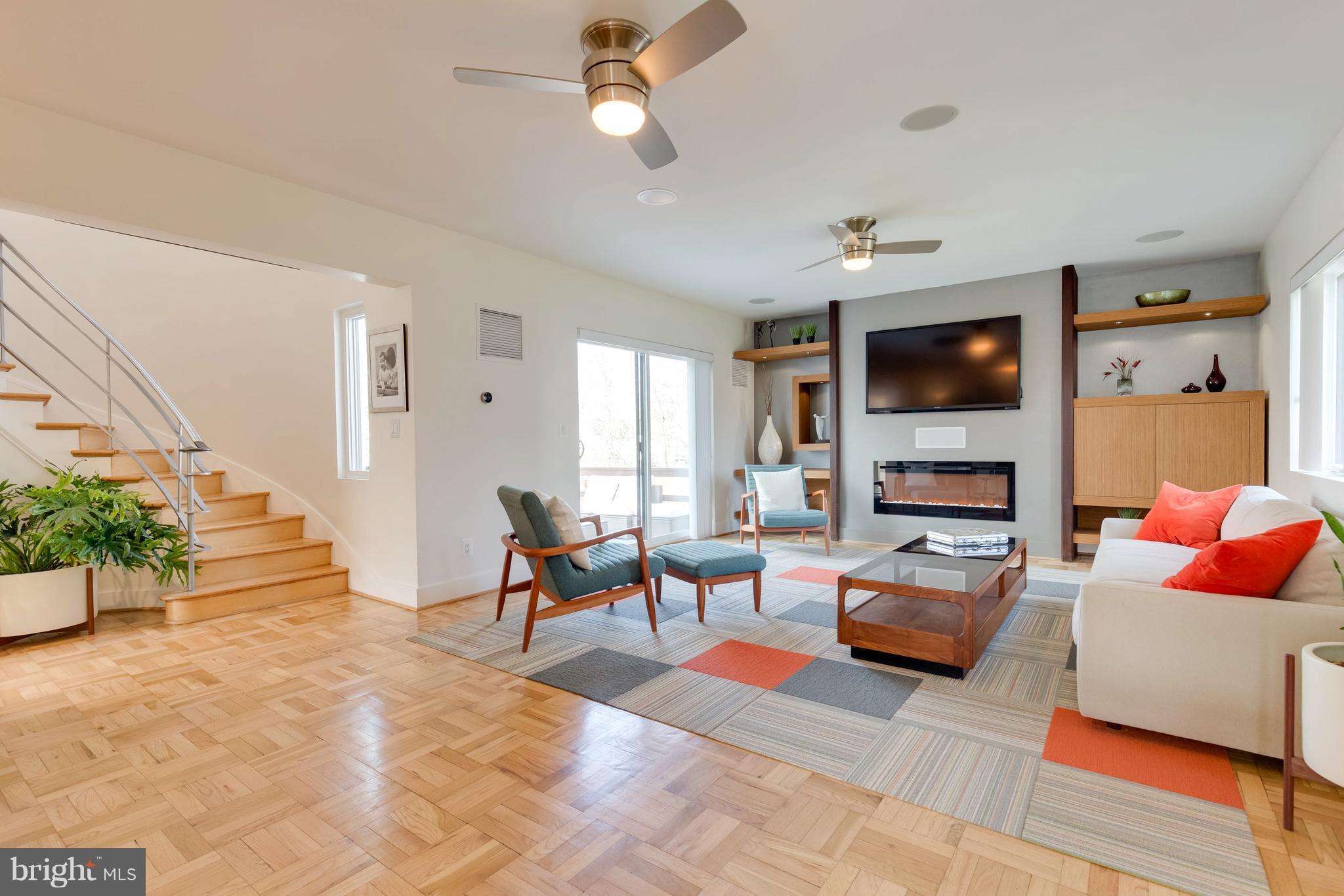 2800 Farm Road Alexandria, VA 22302 - Photo 3 of 29 Living Room