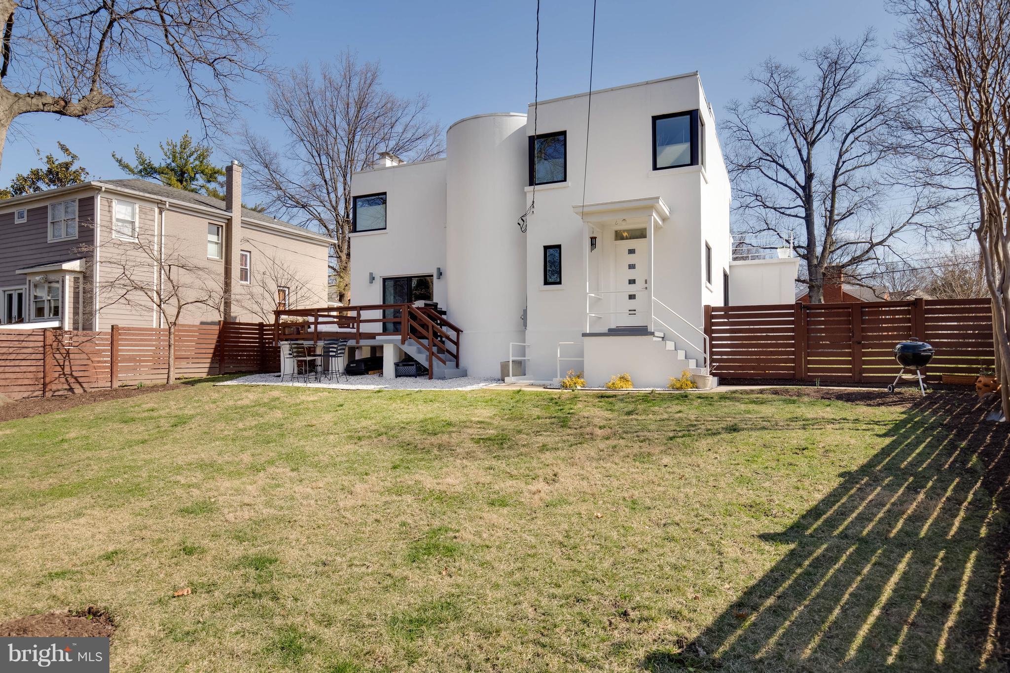 2800 Farm Road Alexandria, VA 22302 - Photo 26 of 29 Exterior (Rear)