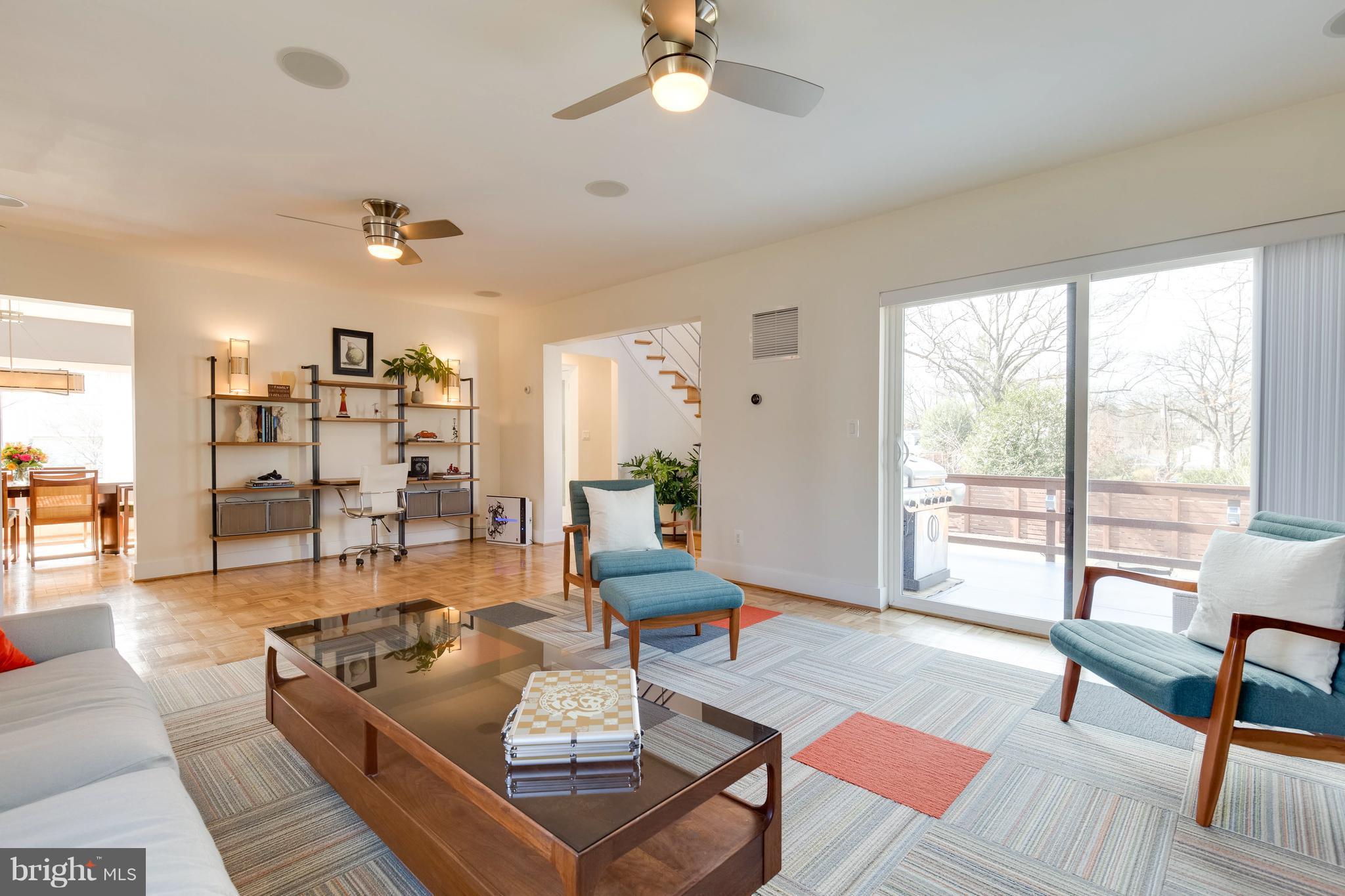 2800 Farm Road Alexandria, VA 22302 - Photo 4 of 29 Living Room