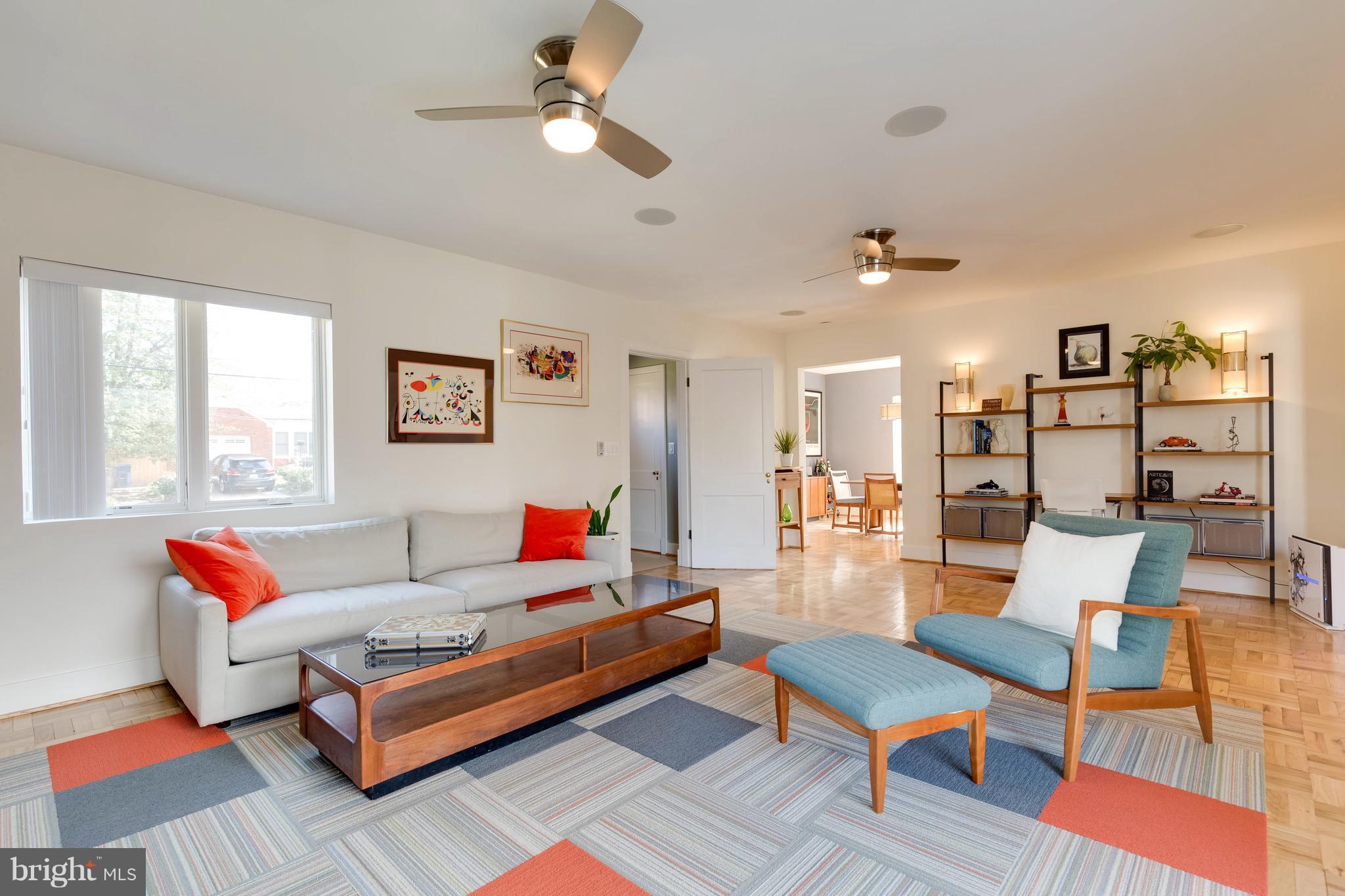 2800 Farm Road Alexandria, VA 22302 - Photo 5 of 29 Living Room