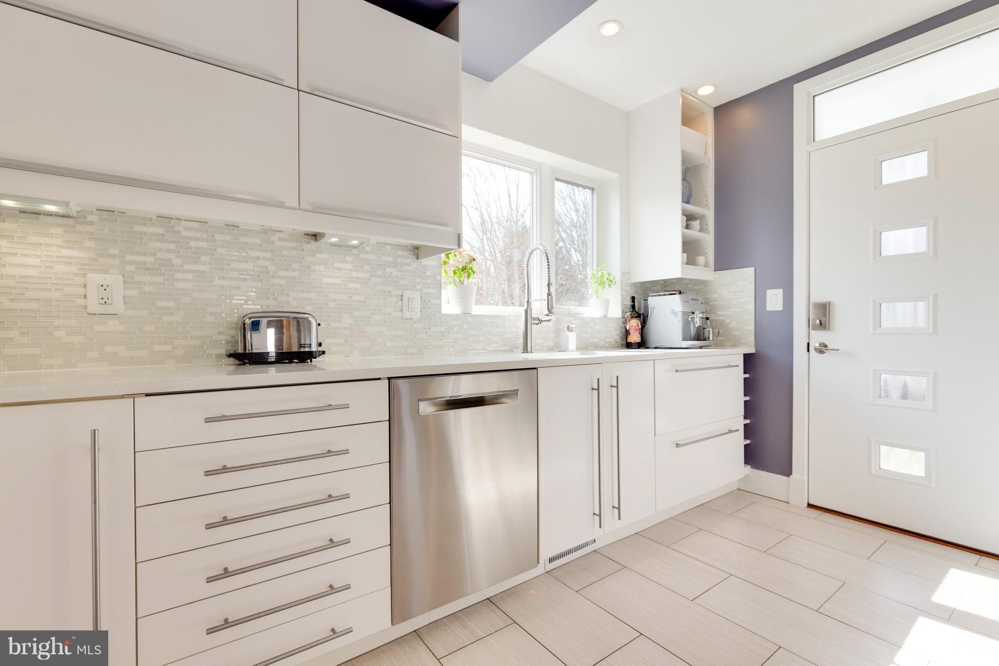 2800 Farm Road Alexandria, VA 22302 - Photo 10 of 29 Kitchen