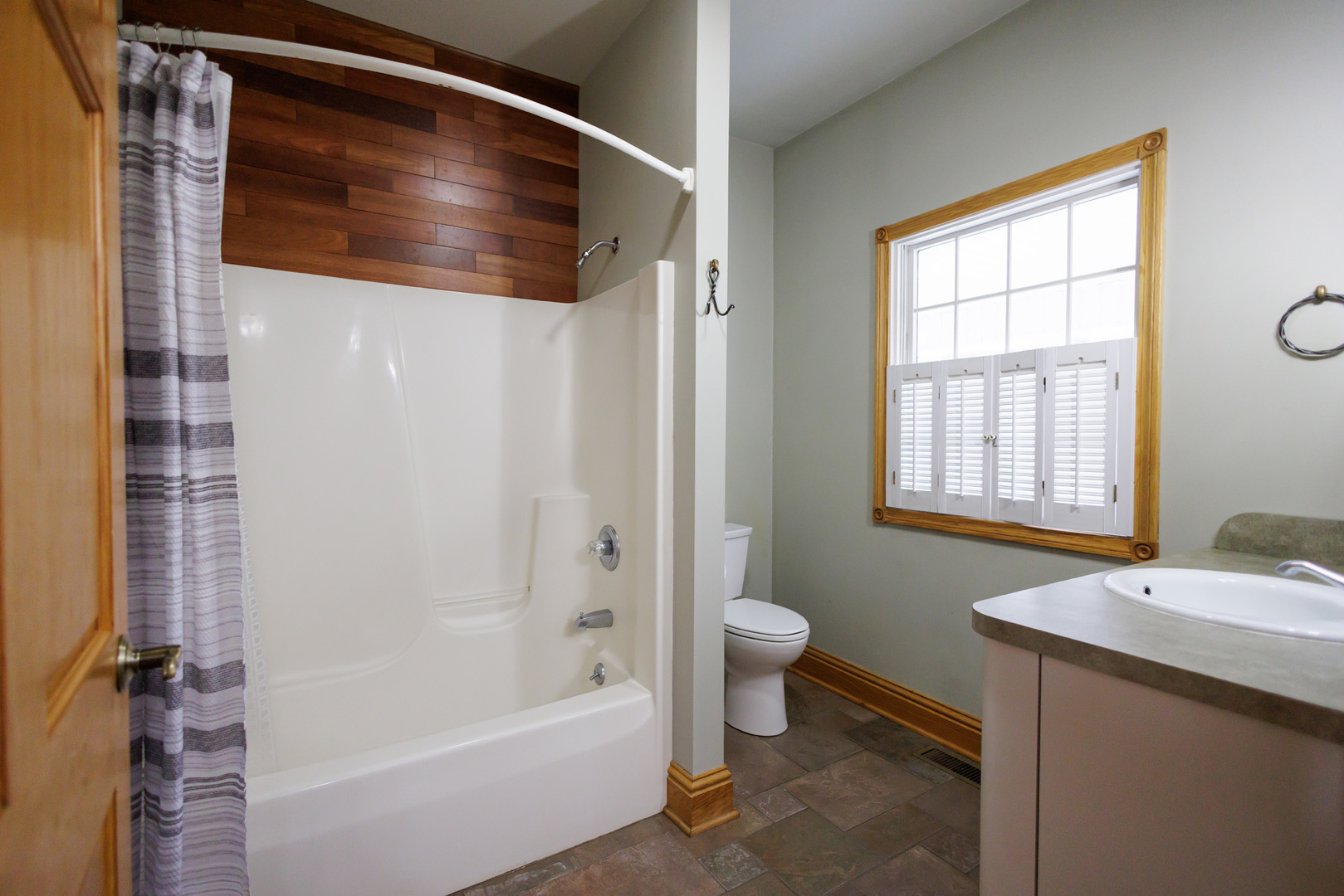 5034 East Boy Scout Road St. Anne, IL 60964 - Photo 32 of 50 a bathroom with a toilet a sink and bathtub