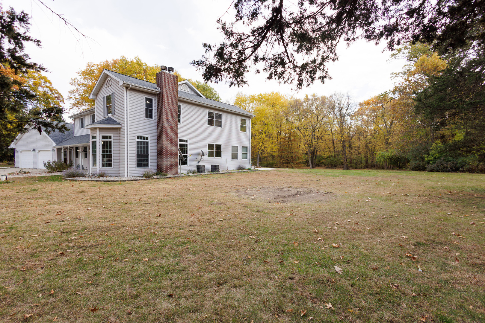 5034 East Boy Scout Road St. Anne, IL 60964 - Photo 5 of 50 a front view of a house with a yard