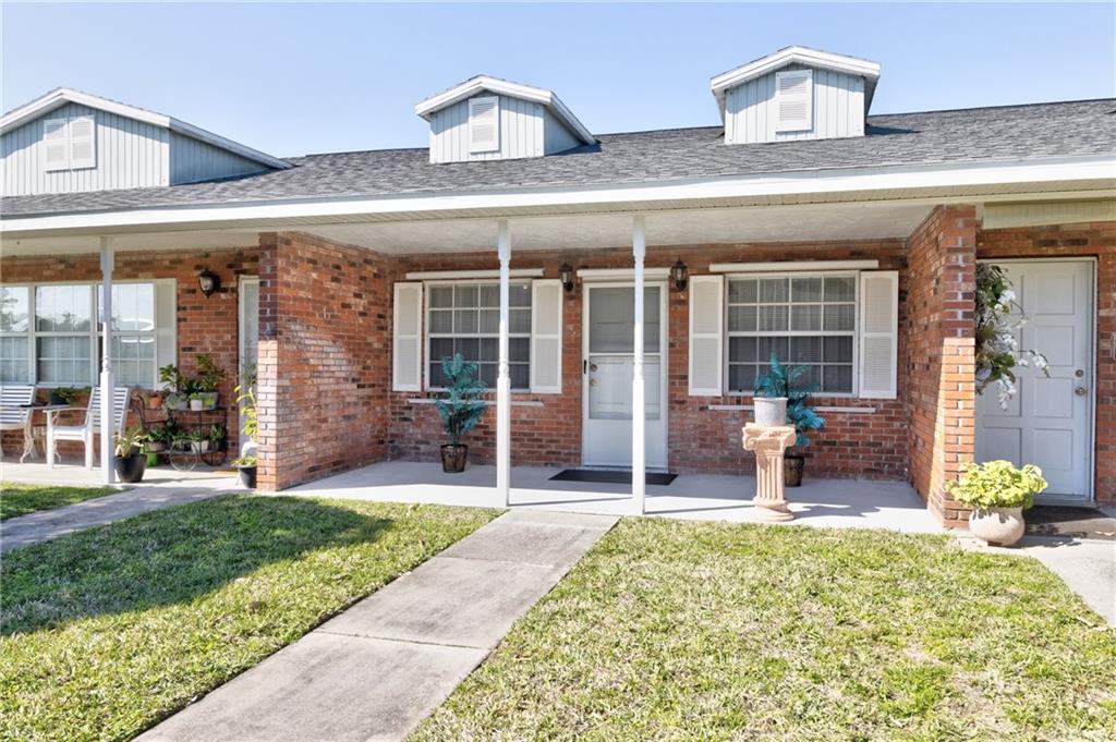 8520 Highway 1, Unit 11 Sebastian, FL 32976 - Photo 4 of 21 front view of a house with a yard