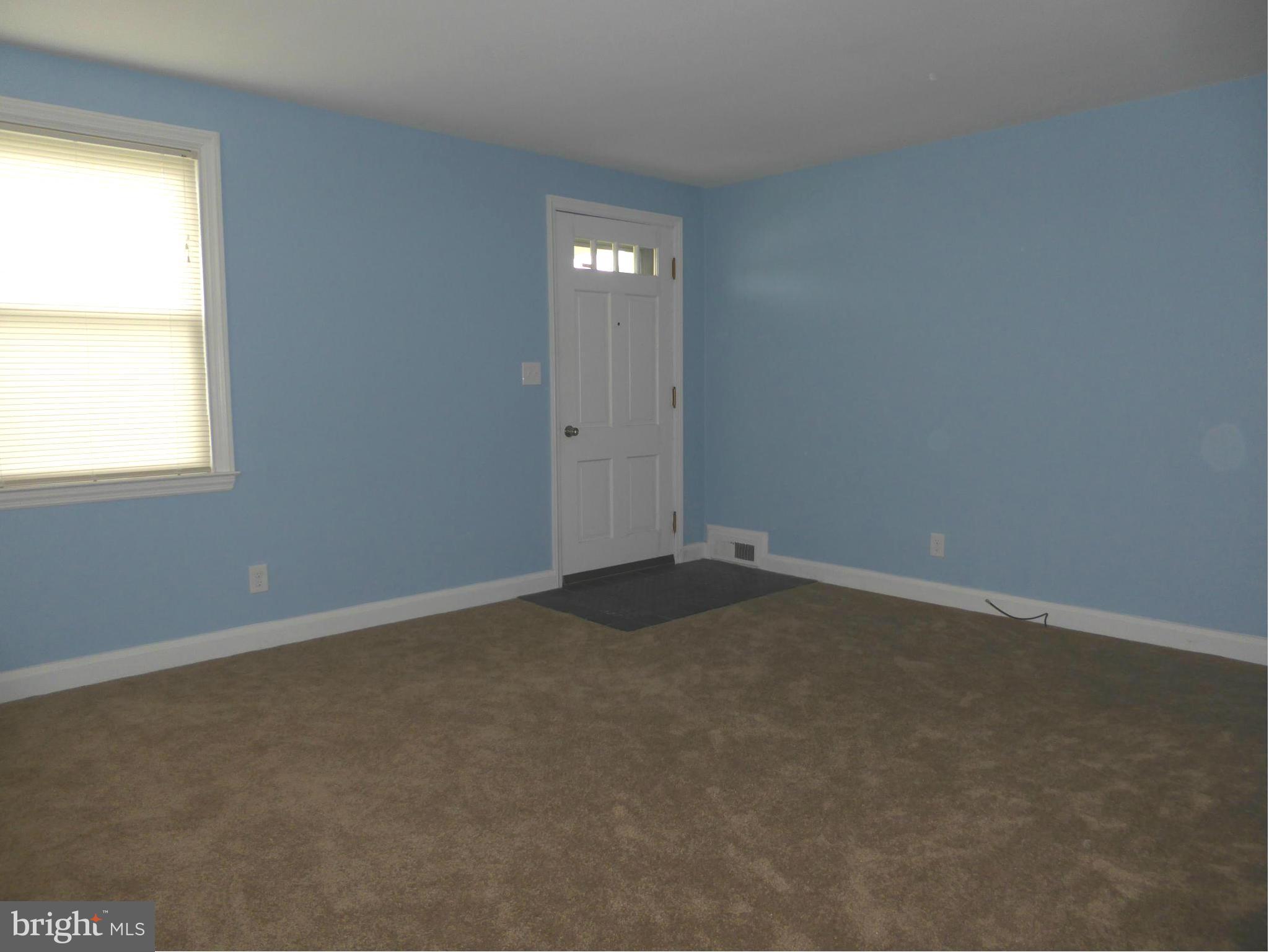 2602 East Joppa Road Baltimore, MD 21234 - Photo 9 of 28 Living Room
