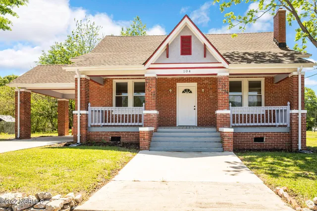$300,000 | 104 Front Street, Kelford, NC 27847