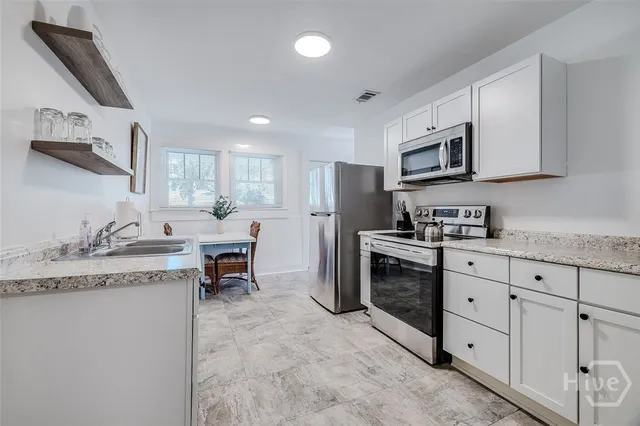 $2,000 | 1317 East 38th Street, Savannah, GA 31404