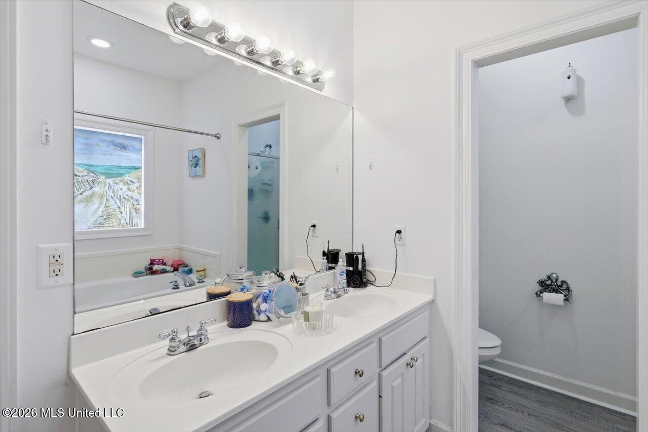320 White Sand Road Florence, MS 39073 - Photo 21 of 36 Master bath
