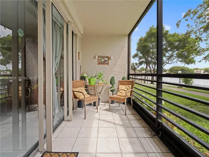 $179,999 | 901 Colony Point Circle, Unit 112, Pembroke Pines, FL 33026