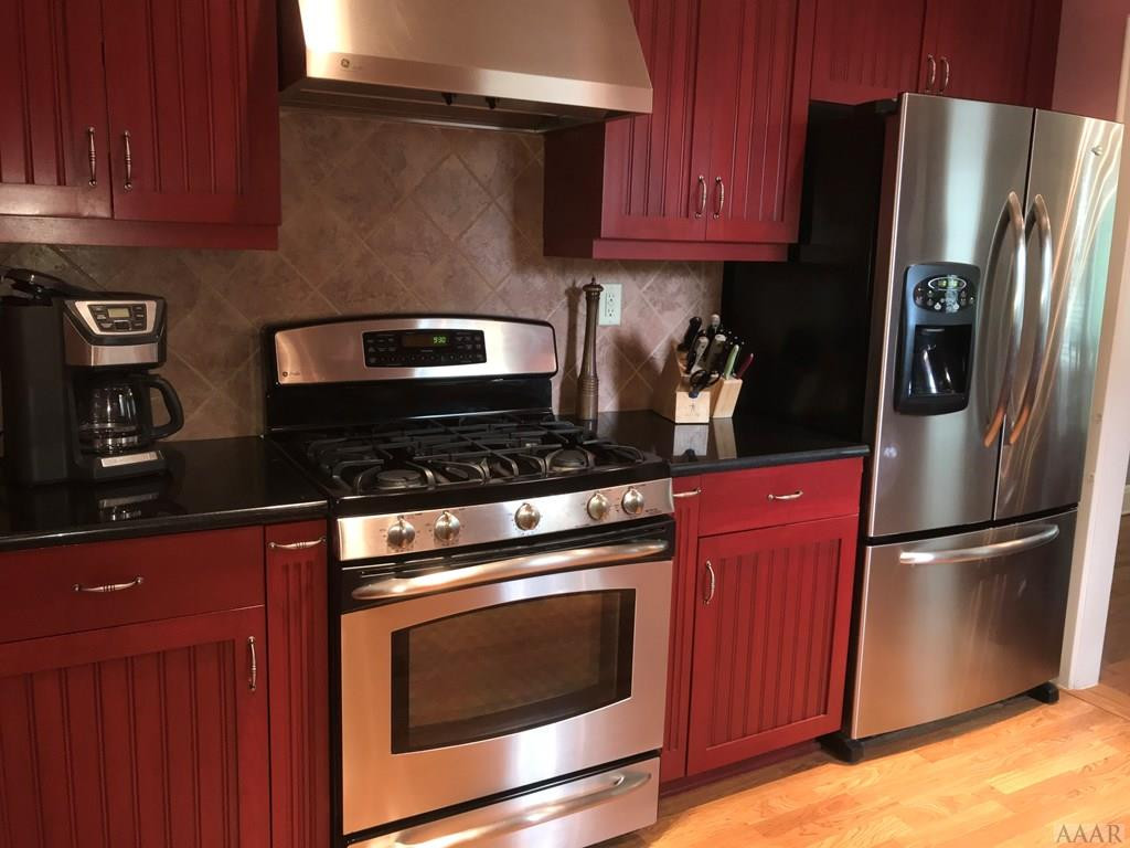 Full complement of stainless kitchen appliances