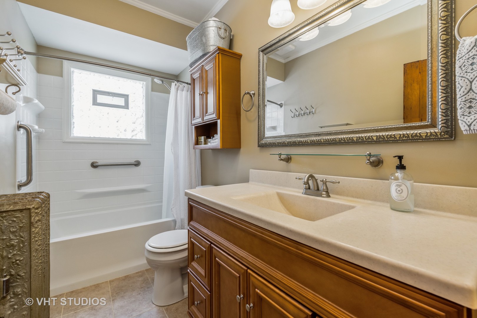 2626 Union Street Blue Island, IL 60406 - Photo 22 of 26 a bathroom with a sink a toilet and shower