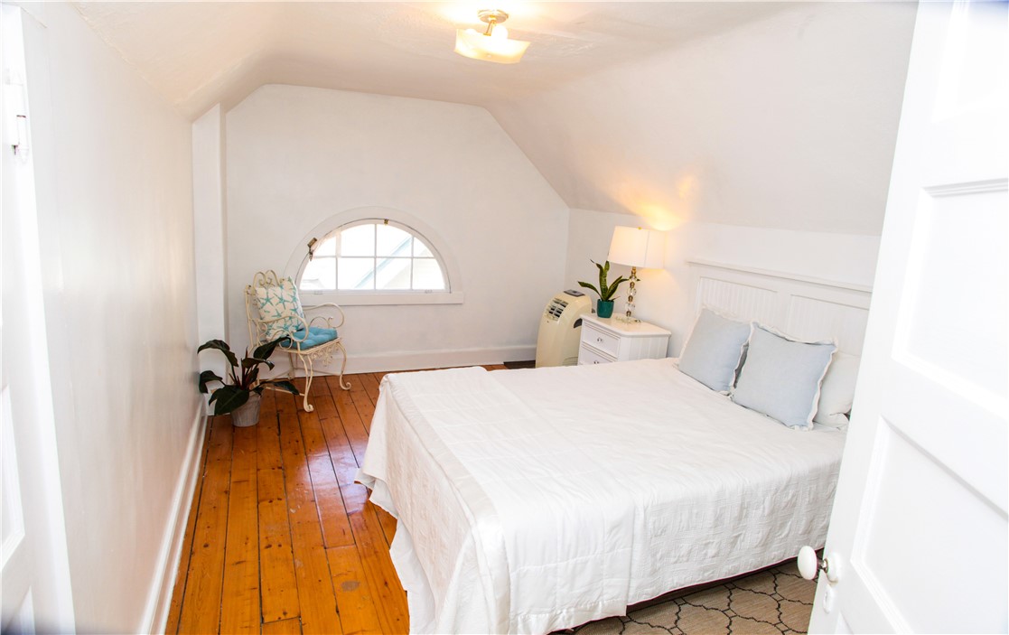 34 Bull Street Newport, RI 02840 - Photo 18 of 34 Great space, large bedroom with wood flooring