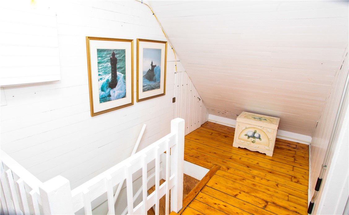 34 Bull Street Newport, RI 02840 - Photo 21 of 34 Landing area outside bedroom