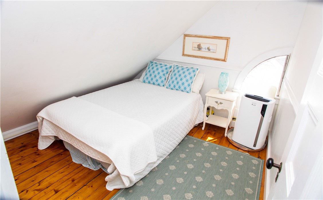 34 Bull Street Newport, RI 02840 - Photo 22 of 34 Small bedroom or great space for an office