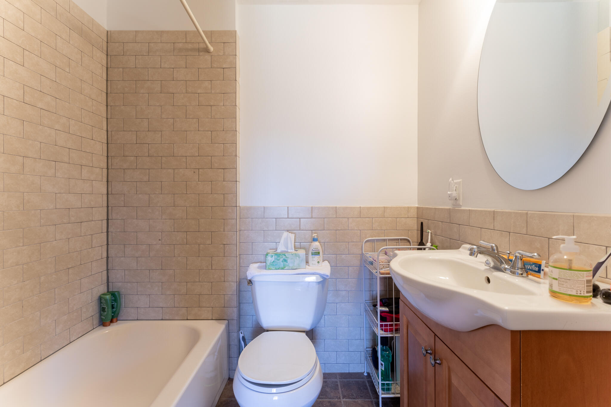 175 Pine Street, Unit 2I Portland, ME 04102 - Photo 7 of 13 Primary Ensuite 175 Pine St 2I, Portland