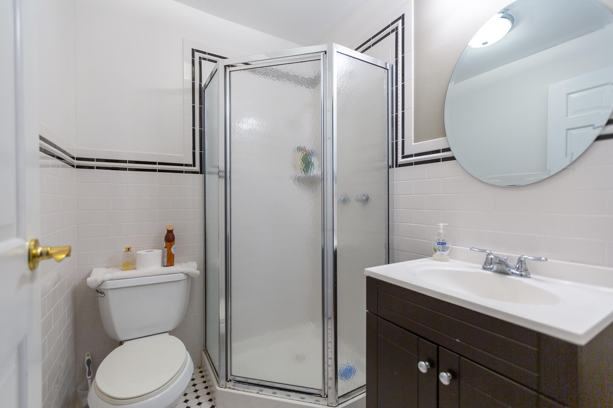 175 Pine Street, Unit 2I Portland, ME 04102 - Photo 9 of 13 Full Bathroom 175 Pine St 2I, Portland