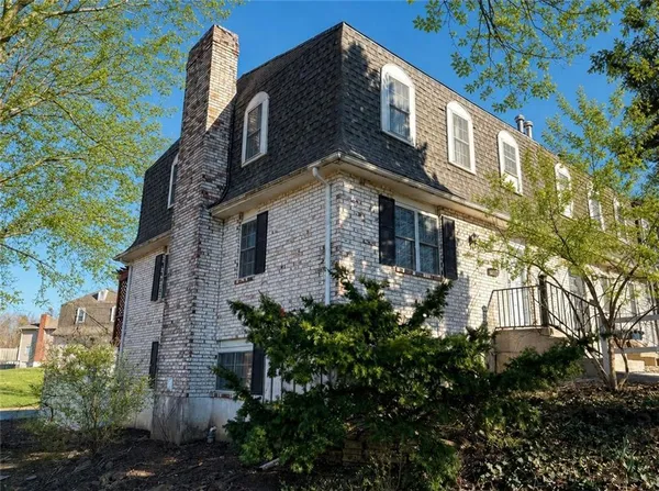 $299,900 | 7137 Northwest Winter Avenue, Kansas City, MO 64152
