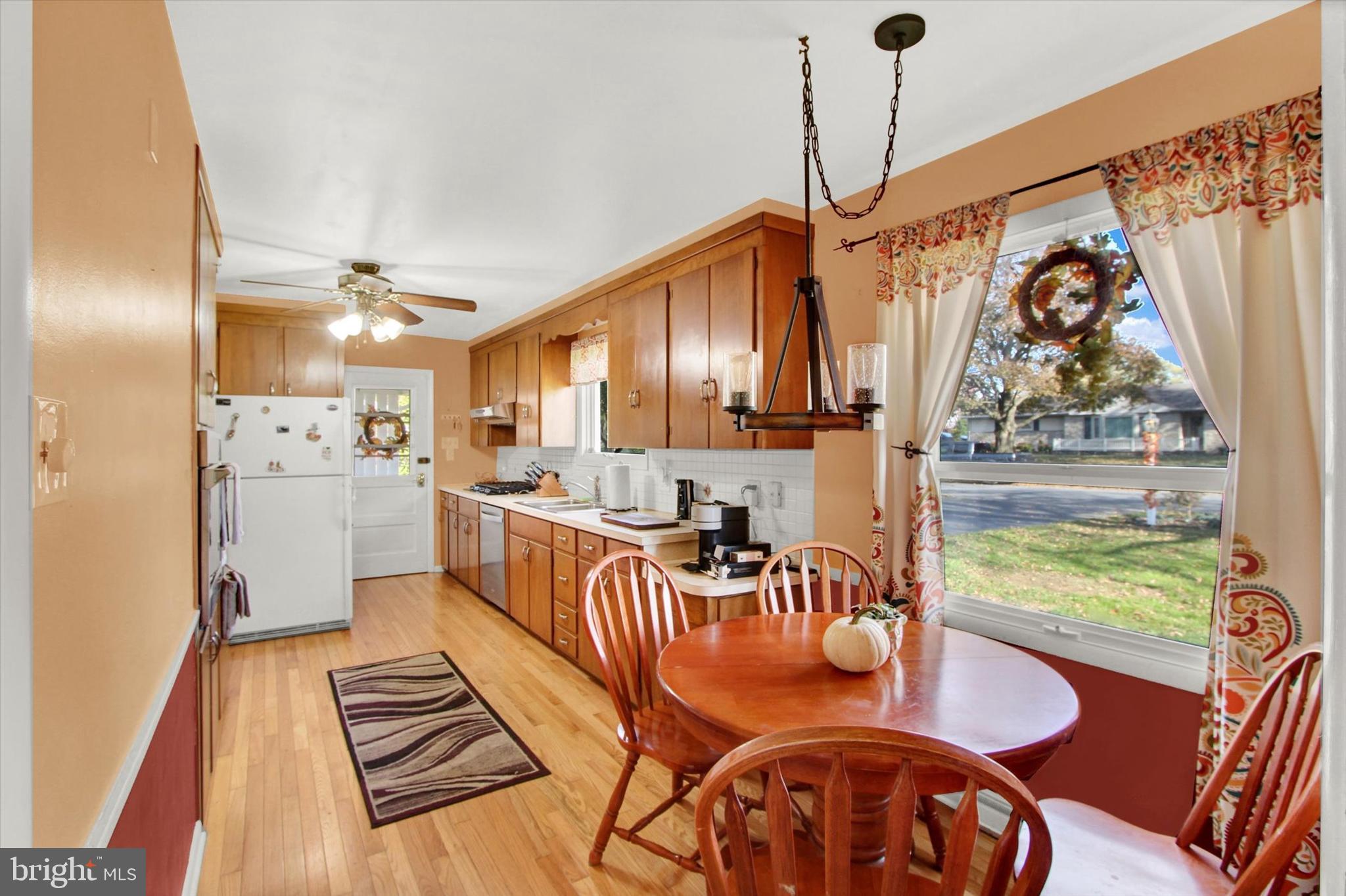 56 Ridge View Drive Leola, PA 17540 - Photo 8 of 25 Eat in kitchen