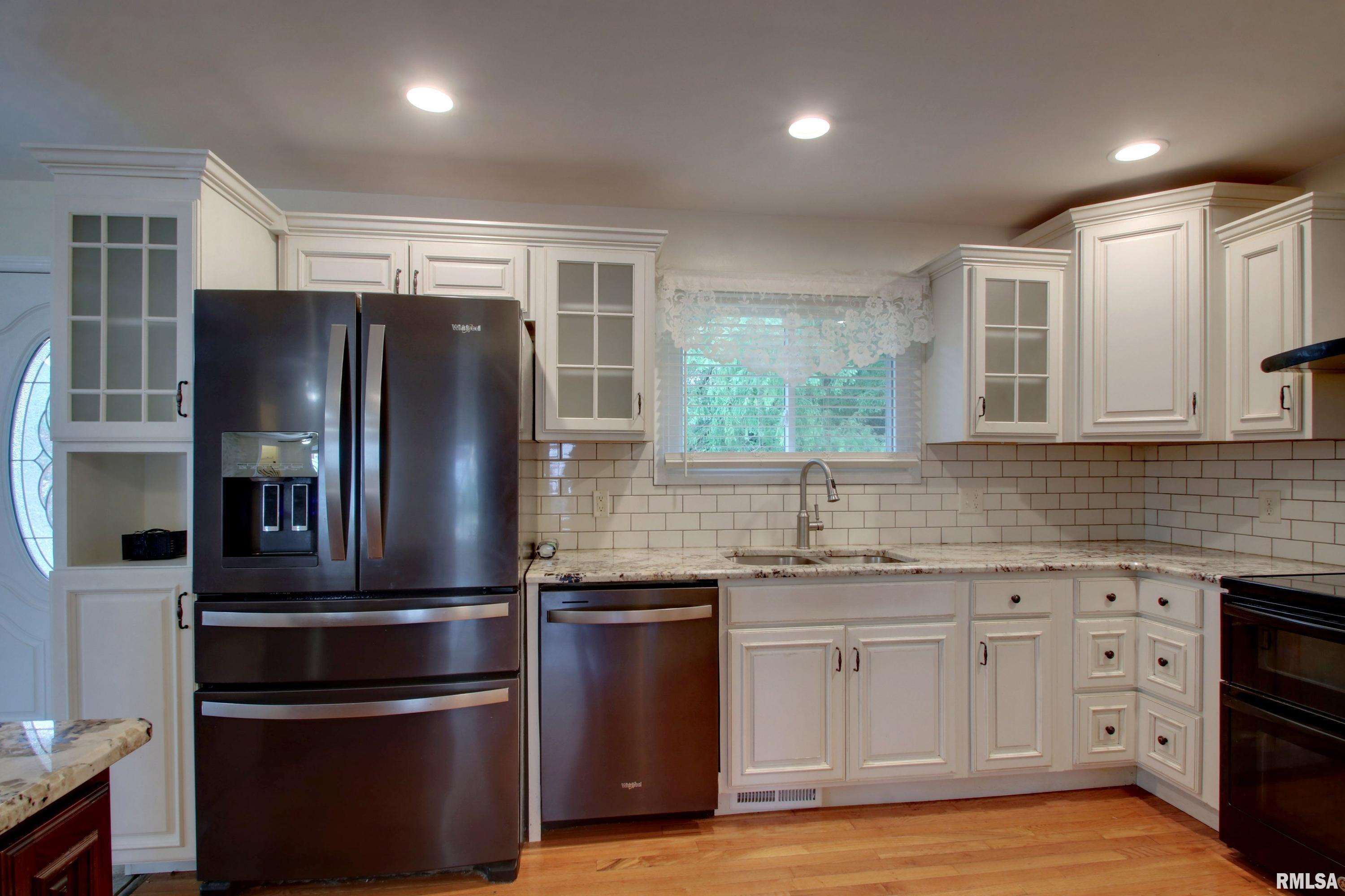 2313 Lyn Road Quincy, IL 62301 - Photo 4 of 22