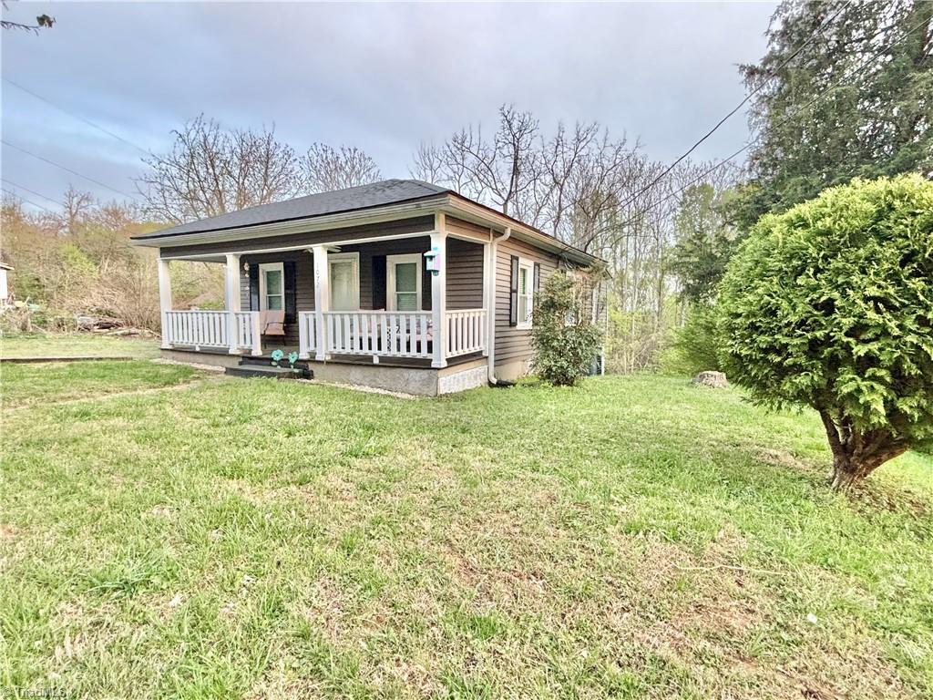 1072 Grassy Knob Road Pinnacle, NC 27043 - Photo 3 of 19