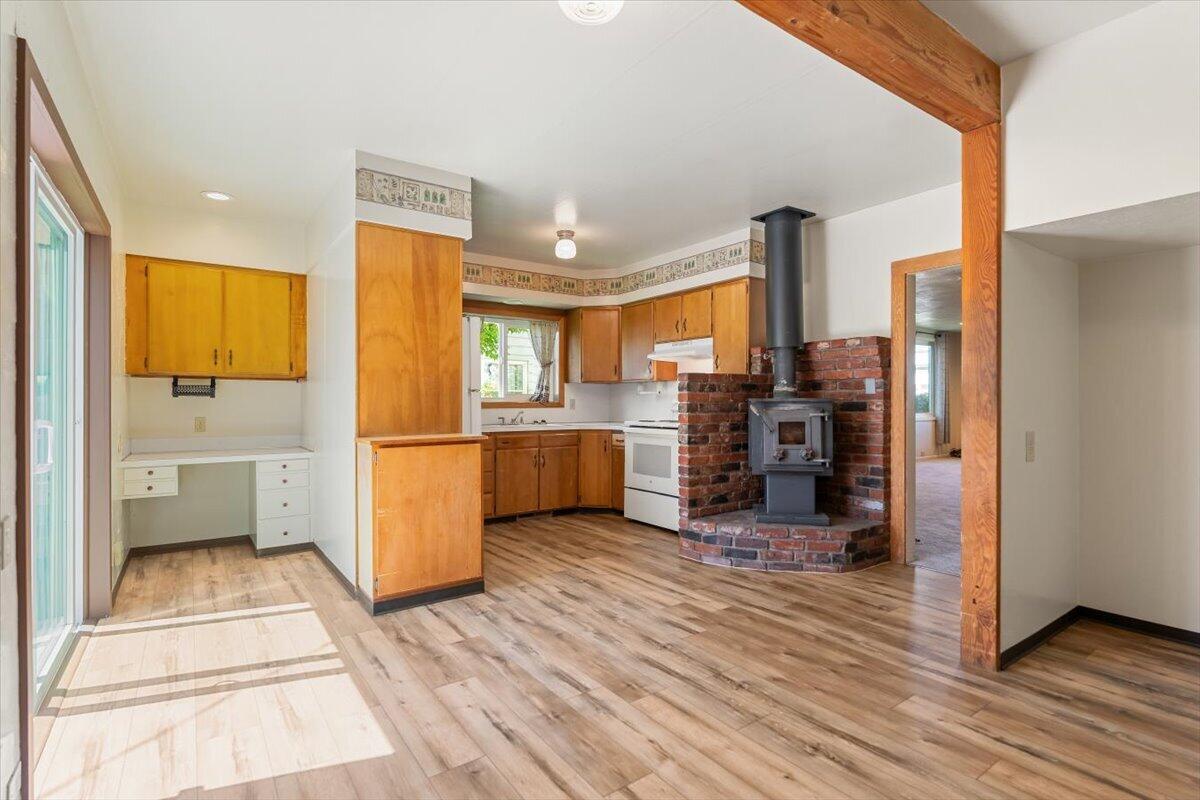545 Main Street Weed, CA 96094 - Photo 7 of 20 17-545 Main St 17