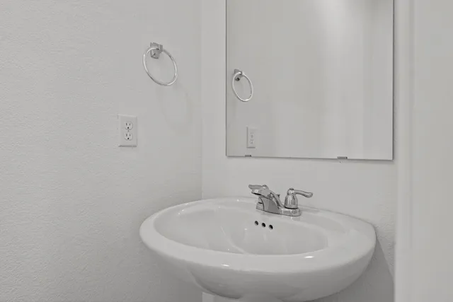 $339,900 | 205 Rooster Way, Jarrell, TX 76537