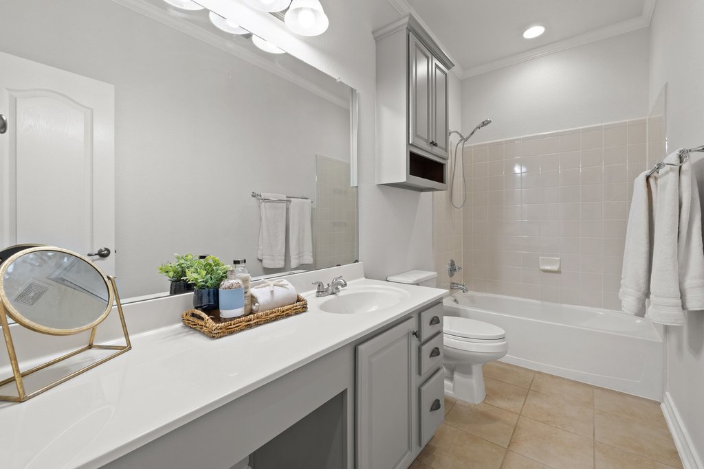 11129 Bastogne Loop Austin, TX 78739 - Photo 24 of 40 The secondary bathroom is fresh, clean, and thoughtfully maintained. The soft finishes and neutral palette keep everything feeling bright and timeless.