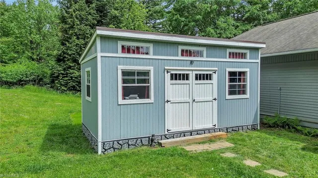 $865,000 | 939 Don Bare Road, Jefferson, NC 28640