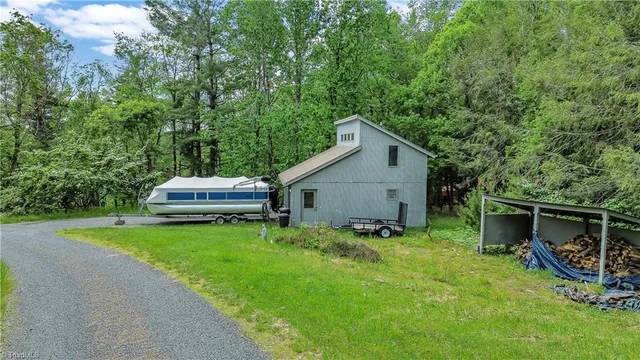 $865,000 | 939 Don Bare Road, Jefferson, NC 28640