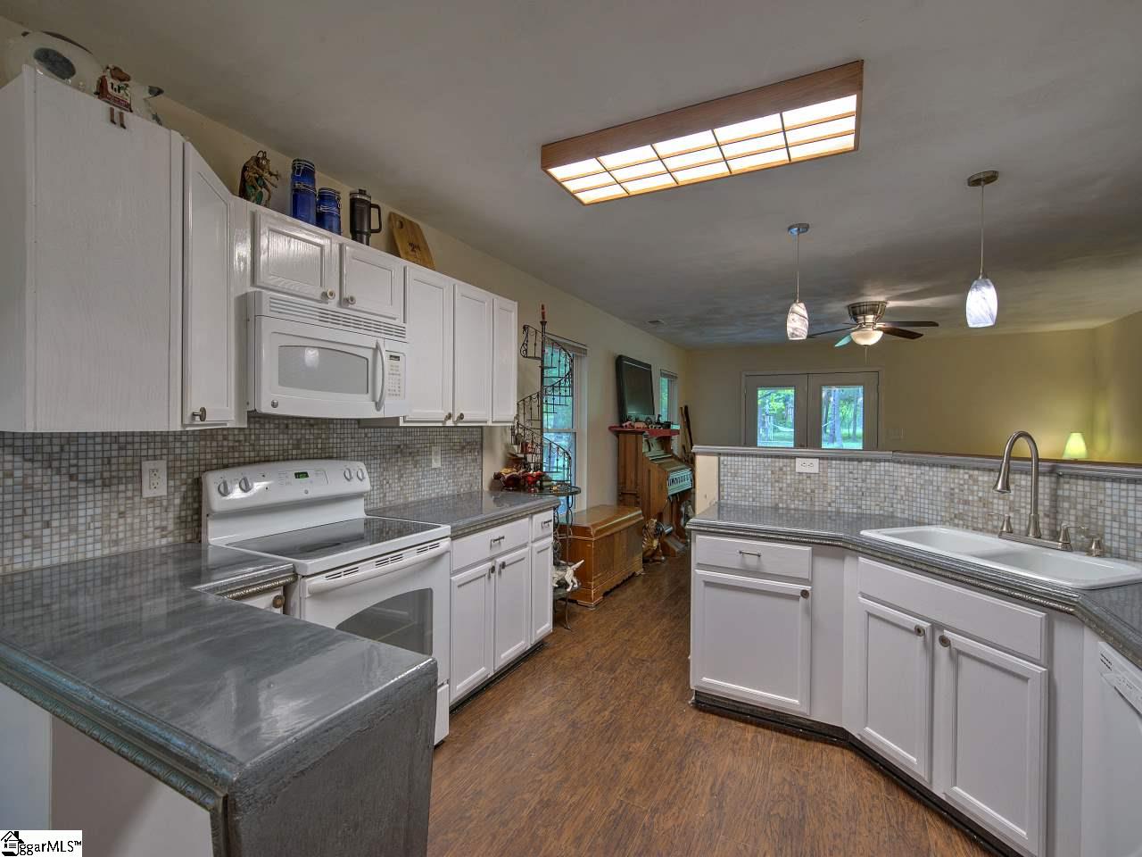 200 Irene Road Gray Court, SC 29645 - Photo 7 of 25 Gallery Image 7