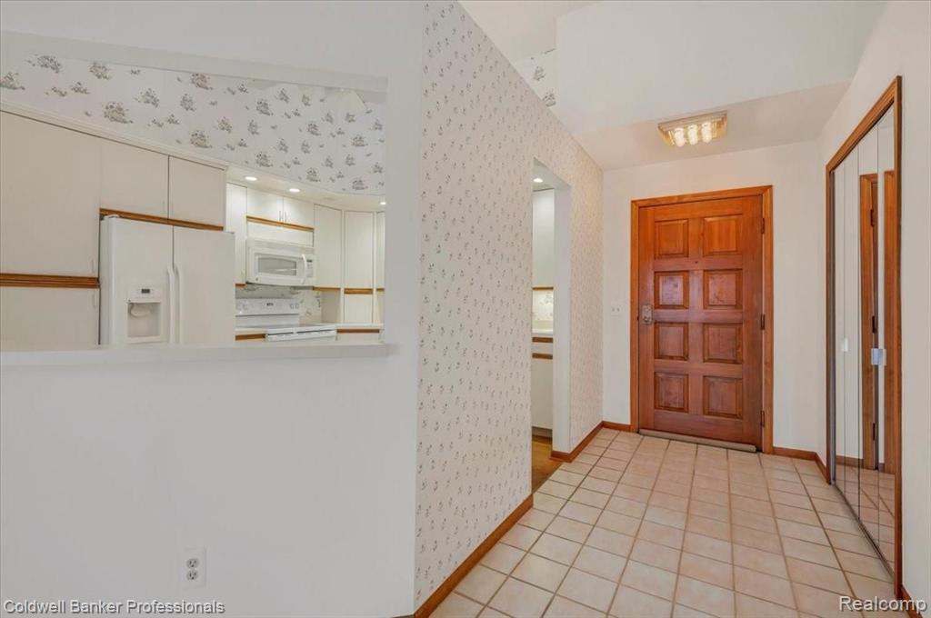 875 Green View Court, Unit 62 Rochester, MI 48307 - Photo 7 of 25