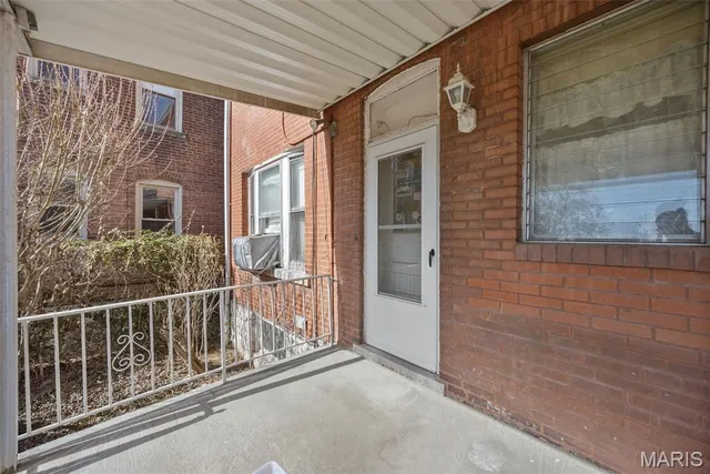 $300,000 | 4272 Arsenal Street, St. Louis, MO 63116