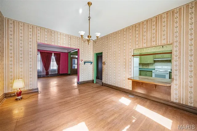 $300,000 | 4272 Arsenal Street, St. Louis, MO 63116