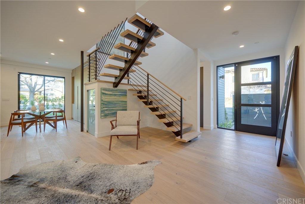 4161 Sunnyside Avenue Los Angeles, CA 90066 - Photo 11 of 58