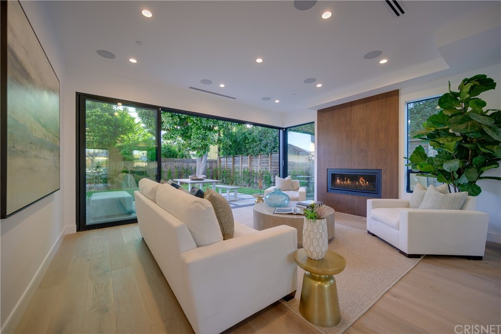 4161 Sunnyside Avenue Los Angeles, CA 90066 - Photo 12 of 58