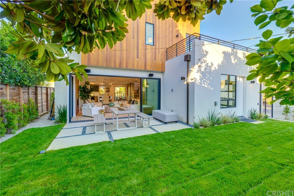 4161 Sunnyside Avenue Los Angeles, CA 90066 - Photo 16 of 58