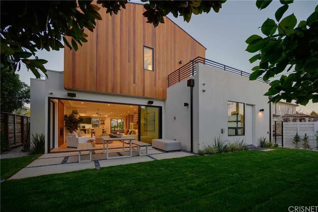 4161 Sunnyside Avenue Los Angeles, CA 90066 - Photo 3 of 58