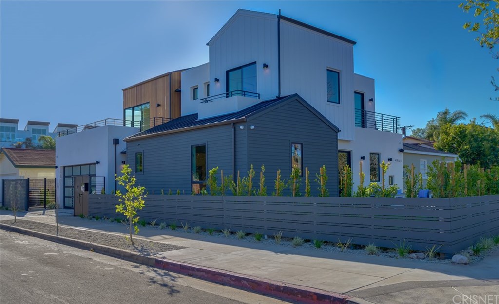 4161 Sunnyside Avenue Los Angeles, CA 90066 - Photo 4 of 58