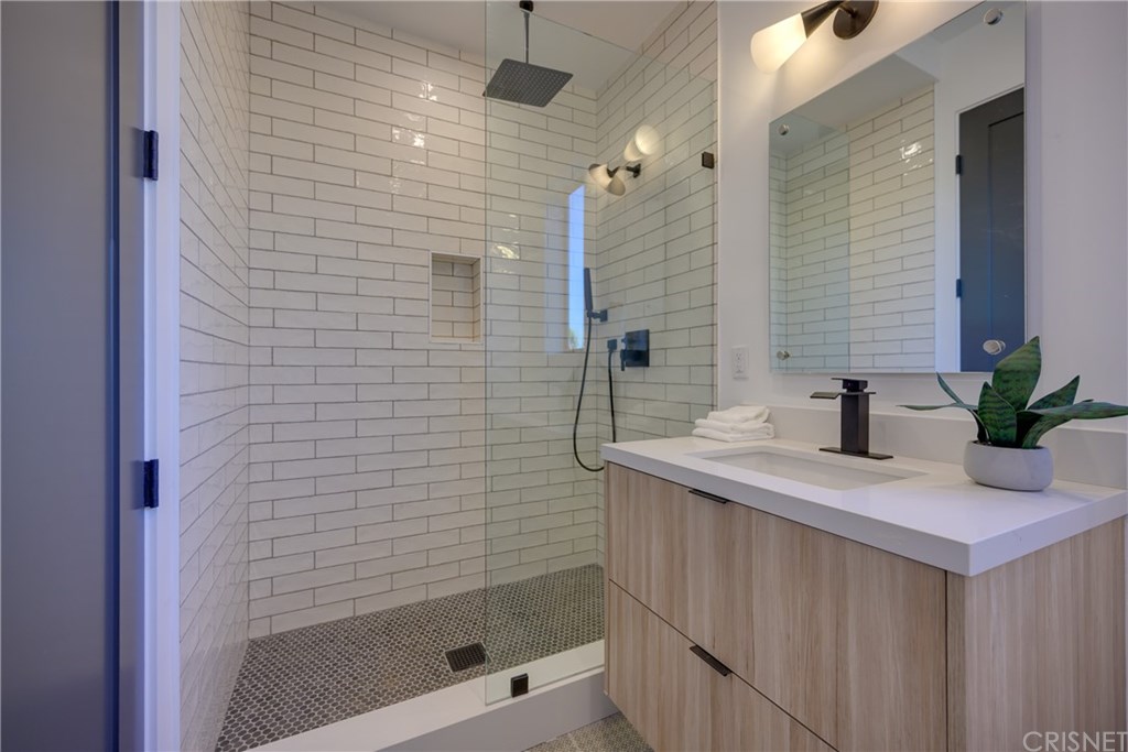 4161 Sunnyside Avenue Los Angeles, CA 90066 - Photo 31 of 58