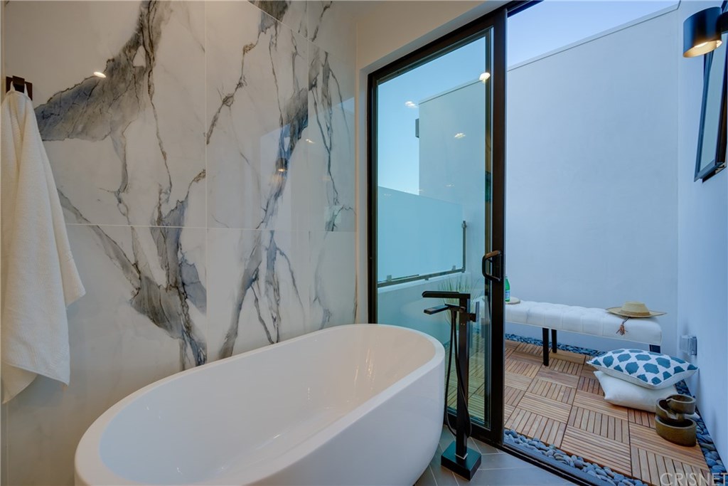 4161 Sunnyside Avenue Los Angeles, CA 90066 - Photo 44 of 58